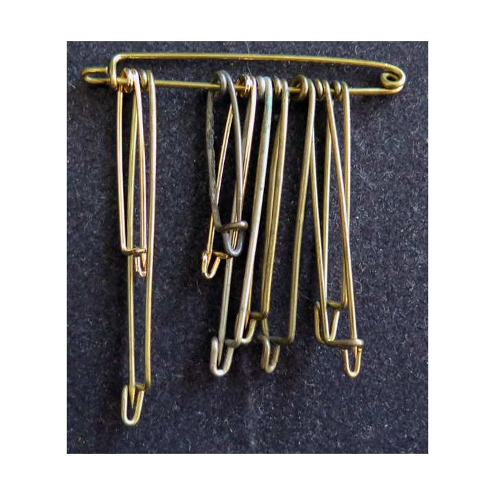 MILITARIA : lot de 10 épingles en laiton de dimensions variées