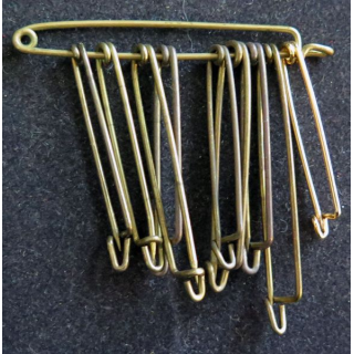 MILITARIA : lot de 10 épingles en laiton de dimensions variées
