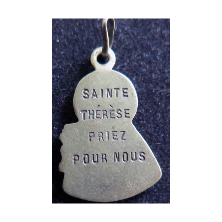 Médaille argentée de Sainte Thérèse Priez pour nous 3 cm de hauteur