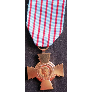 FRANCE : croix du combattant en métal doré