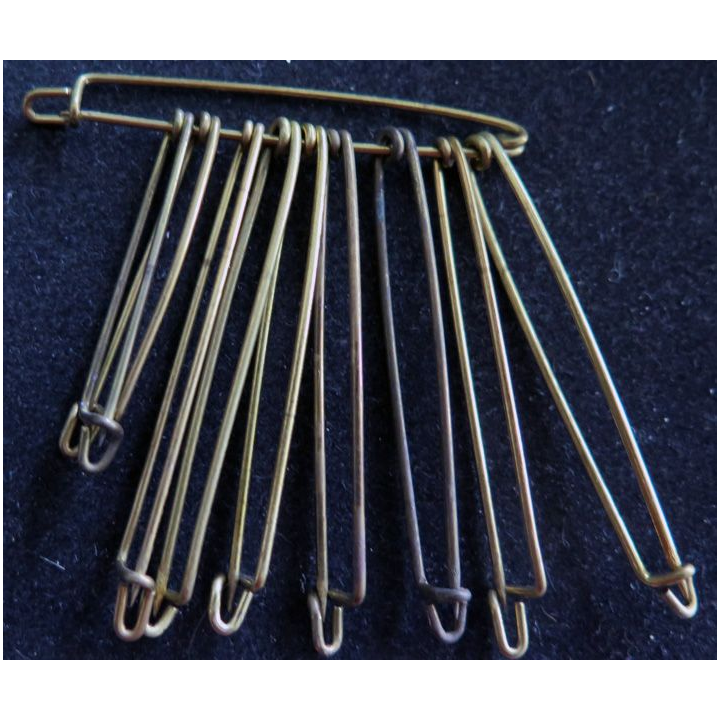 MILITARIA : lot de 10 épingles en laiton de dimensions diverses majorité grandes tailles (5cm)