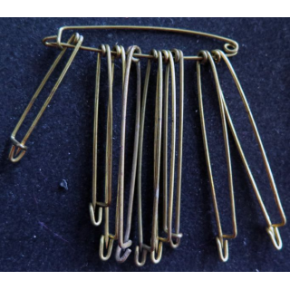 MILITARIA : lot de 10 épingles en laiton de dimensions diverses majorité grandes tailles (5cm)