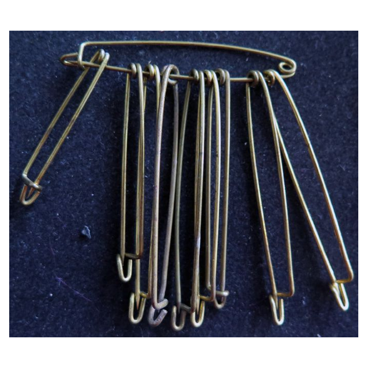 MILITARIA : lot de 10 épingles en laiton de dimensions diverses majorité grandes tailles (5cm)