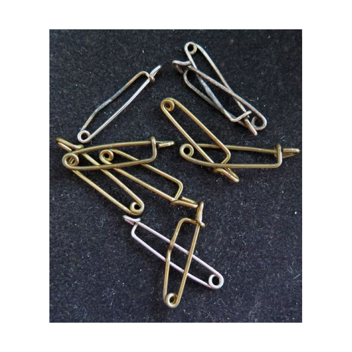 MILITARIA : lot de 10 épingles en laiton de dimensions diverses max 3 cm