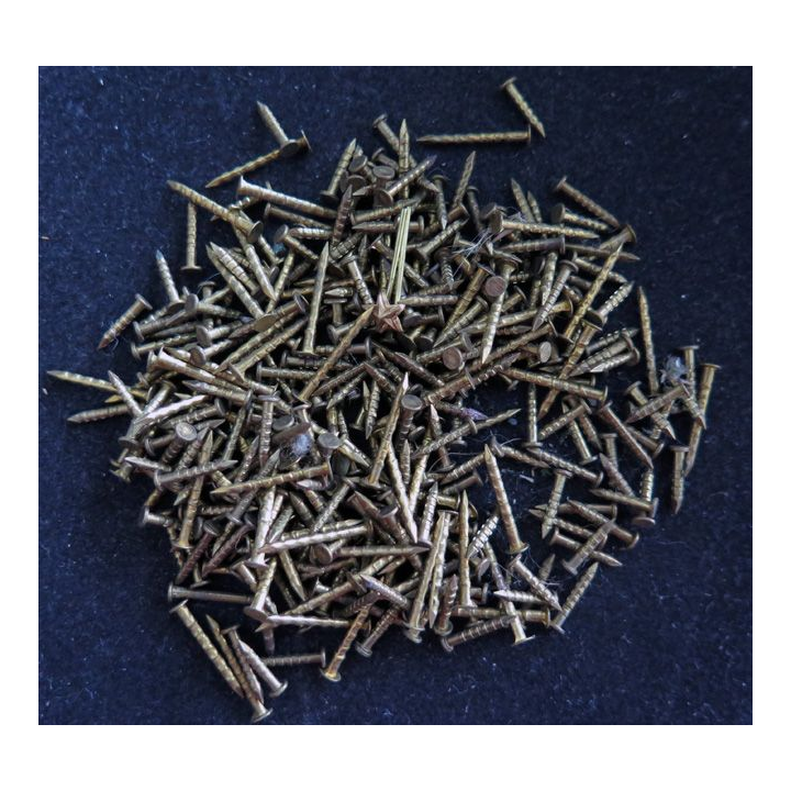 MILITARIA : lot de plus de 200 clous pour pin's de différentes tailles