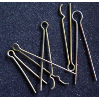 MILITARIA : lot de 5 épingles en laiton de dimensions variées pour brevets anciens (5 cm environ)