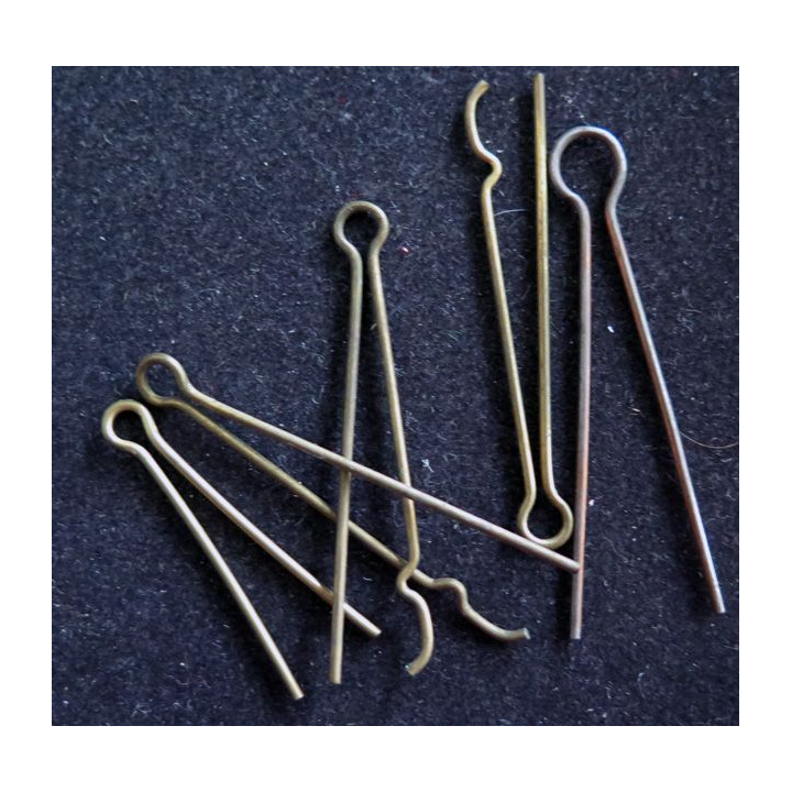 MILITARIA : lot de 5 épingles en laiton de dimensions variées pour brevets anciens (5 cm environ)