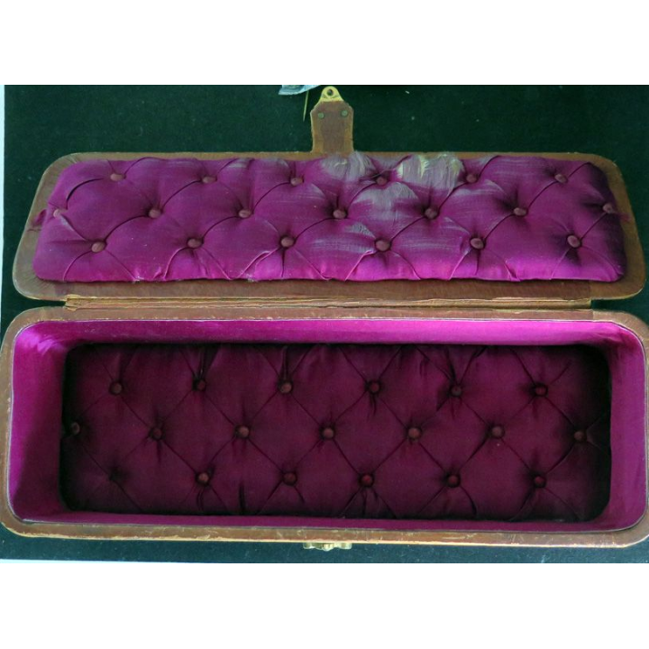 Coffret à bijoux en cuir matelassé rouge intérieur 28 x 10 x 7 cm