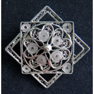 Broche en argent extrêmement fine 4,3 x 4,3 cm manque arrêtoir arrière