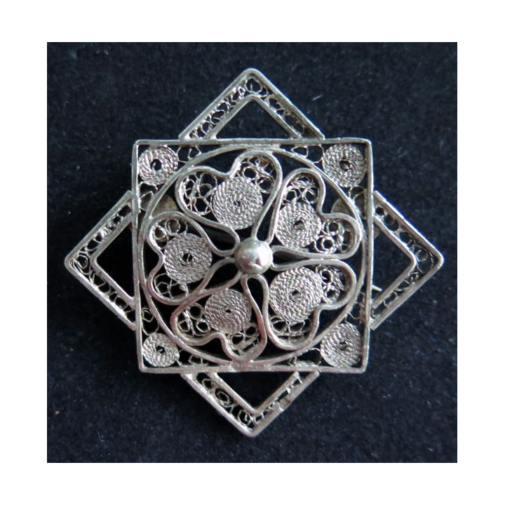 Broche en argent extrêmement fine 4,3 x 4,3 cm manque arrêtoir arrière