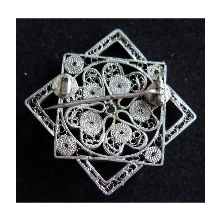 Broche en argent extrêmement fine 4,3 x 4,3 cm manque arrêtoir arrière