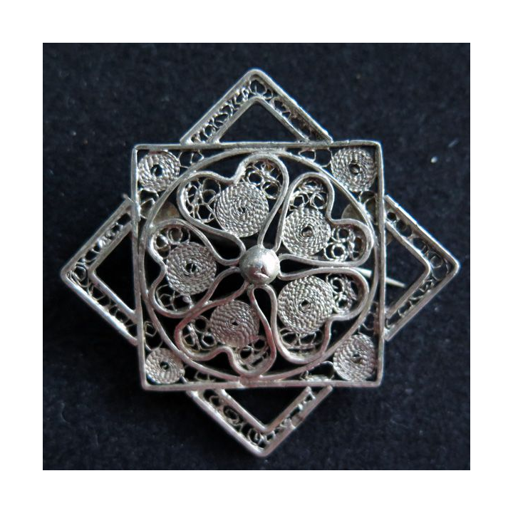 Broche en argent extrêmement fine 4,3 x 4,3 cm manque arrêtoir arrière