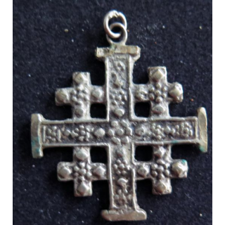 Croix de Jérusalem en métal argenté ou en argent ? 3,3 x 3,3 cm
