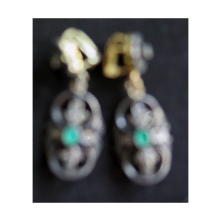 Paire de boucles d'oreilles avec pierre et brillants