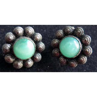 Paire de boucles d'oreilles avec pierre verte