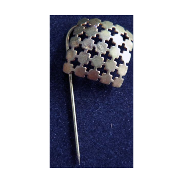 Vieille Broche 2,2 x 2,2 cm en métal doré