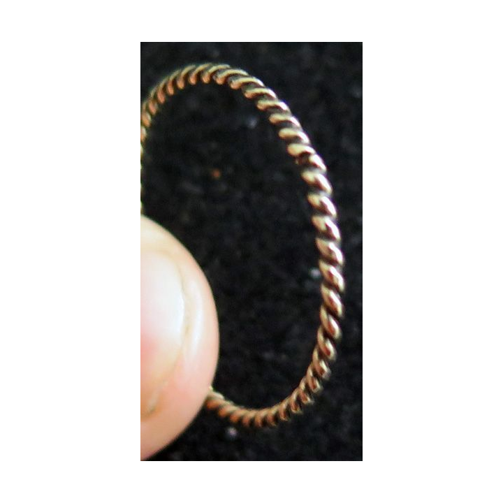 Bague en métal doré torsadé type alliance diamètre intérieur 1,7 cm