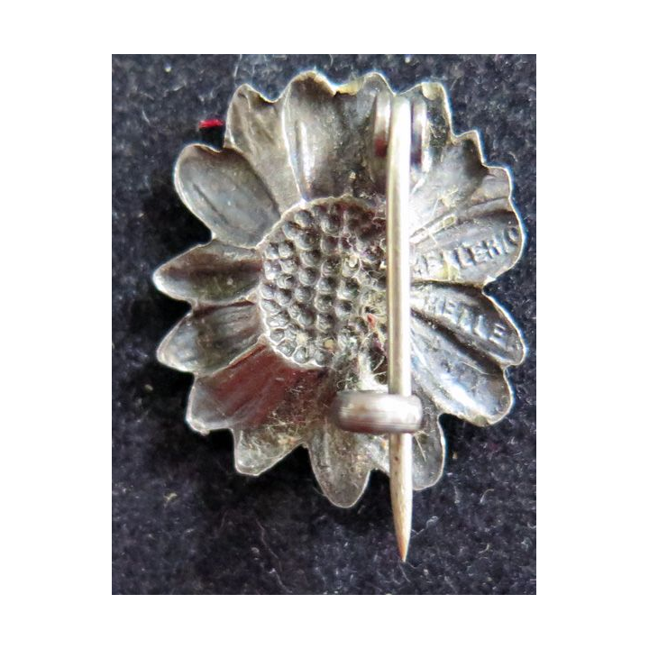 Vieille Broche en argent Marguerite de MELLERIO hauteur 2 cm