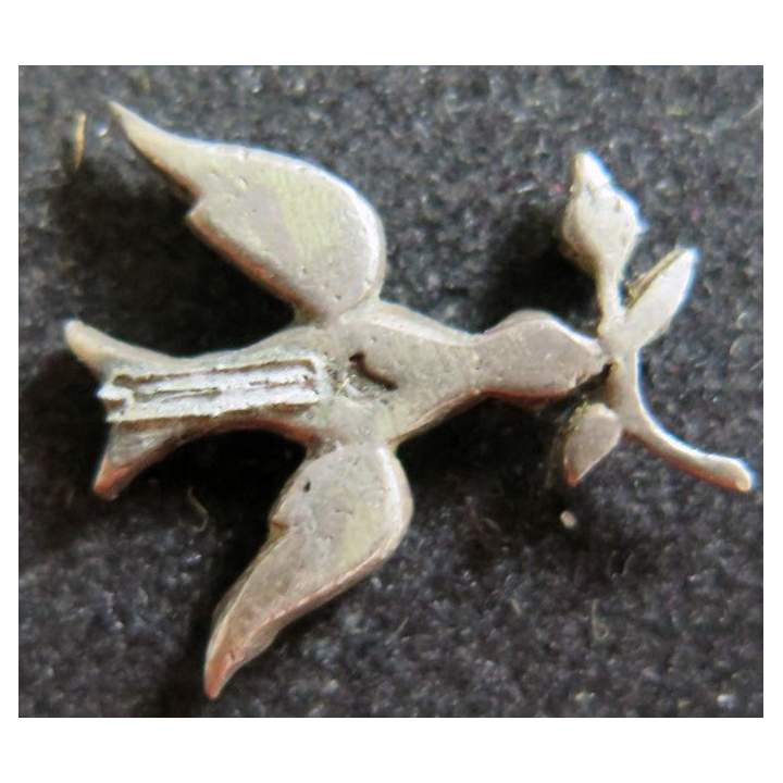 insigne de la Colombe de la Paix en métal argenté largeur 2 cm