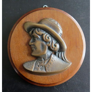 BRETAGNE : Tape de bouche en bronze d'unejeune breton diamètre 12 cm