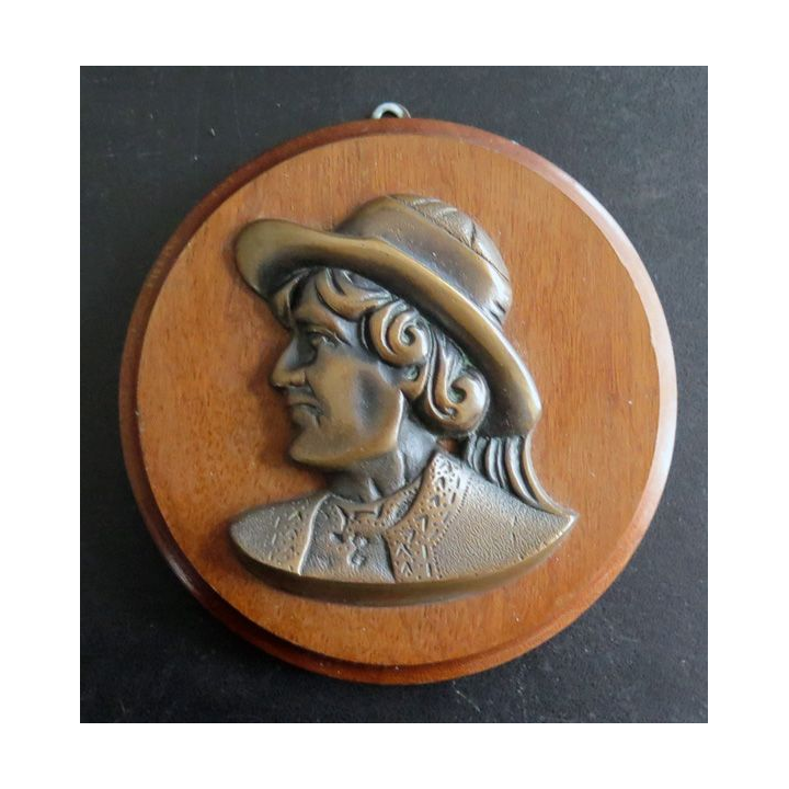 BRETAGNE : Tape de bouche en bronze d'unejeune breton diamètre 12 cm
