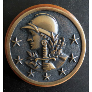 MEMOIRE : Tape de bouche en bronze à la mémoire des poilus de 1914-18 de diamètre 10 cm