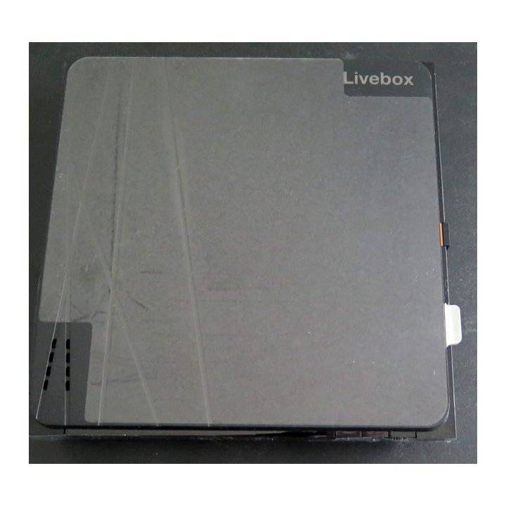 TELEPHONIE WIFI : livebox 4 de chez Orange neuve avec cordons