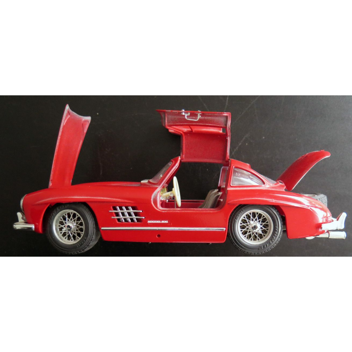 Voiture de collection Mercedes Benz 300 SL 1954 Burago échelle 1/18°
