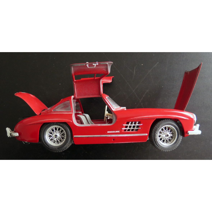 Voiture de collection Mercedes Benz 300 SL 1954 Burago échelle 1/18°