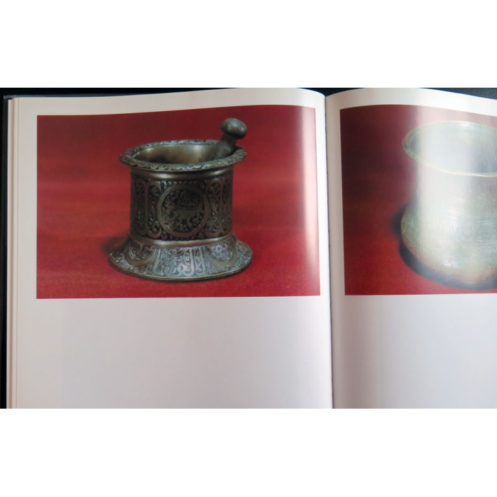 L'art folklorique de l'Uzbekistan en anglais et russe superbe