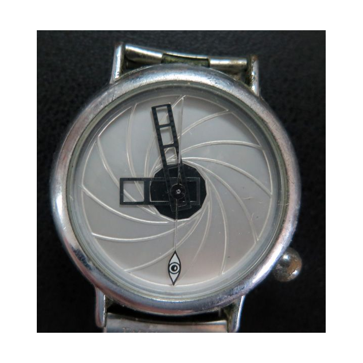 Montre Vintage J.C. Mareschal Taboo-Taboo avec bracelet métallique extensible