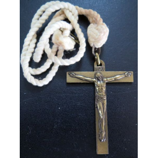 Crucifix en bronze avec cordon 7 x 5 cm 