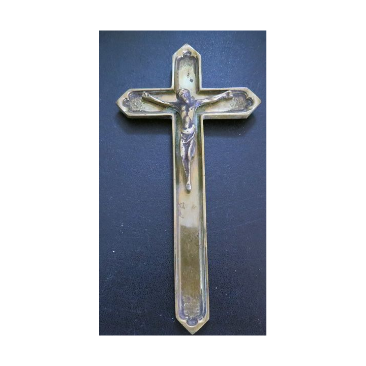 Crucifix en bronze17,5 x 9 cm