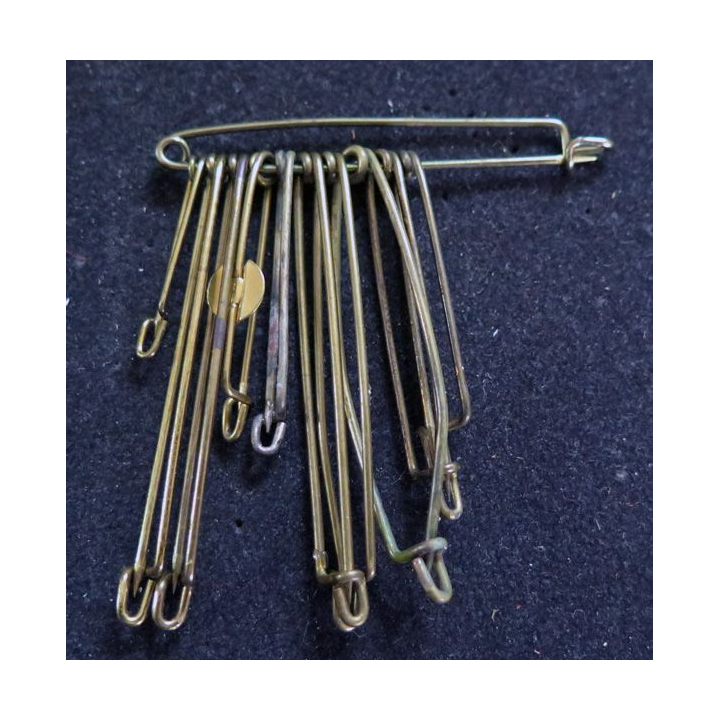 MILITARIA : lot de 10 épingles en laiton de dimensions diverses max 5,5 cm