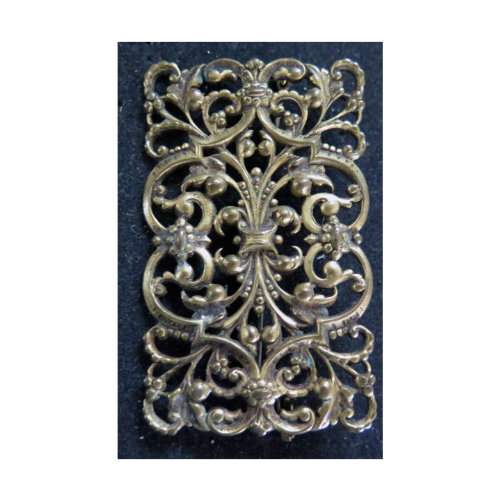Vieille Broche en métal doré  5,5 x 3,5 cm