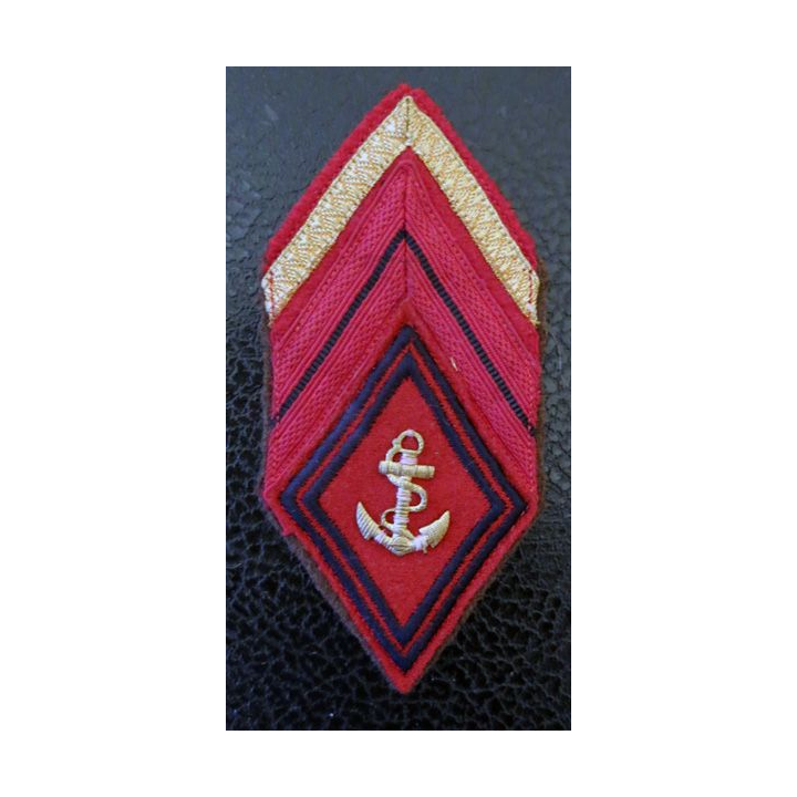 LOSANGE DE BRAS MODÈLE 45 : insigne tissu Caporal chef (ou brigadier chef)  Artillerie coloniale