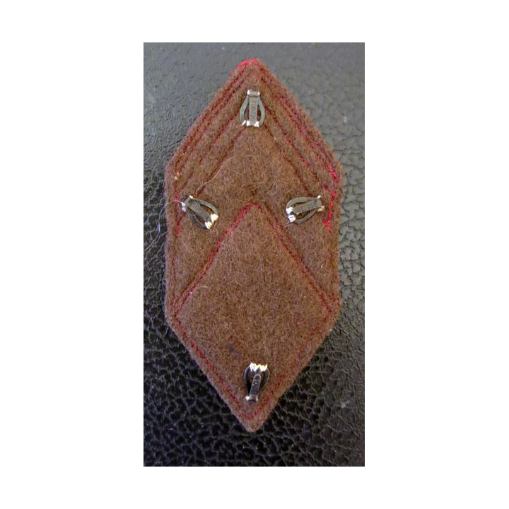 LOSANGE DE BRAS MODÈLE 45 : insigne tissu Caporal chef (ou brigadier chef)  Artillerie coloniale