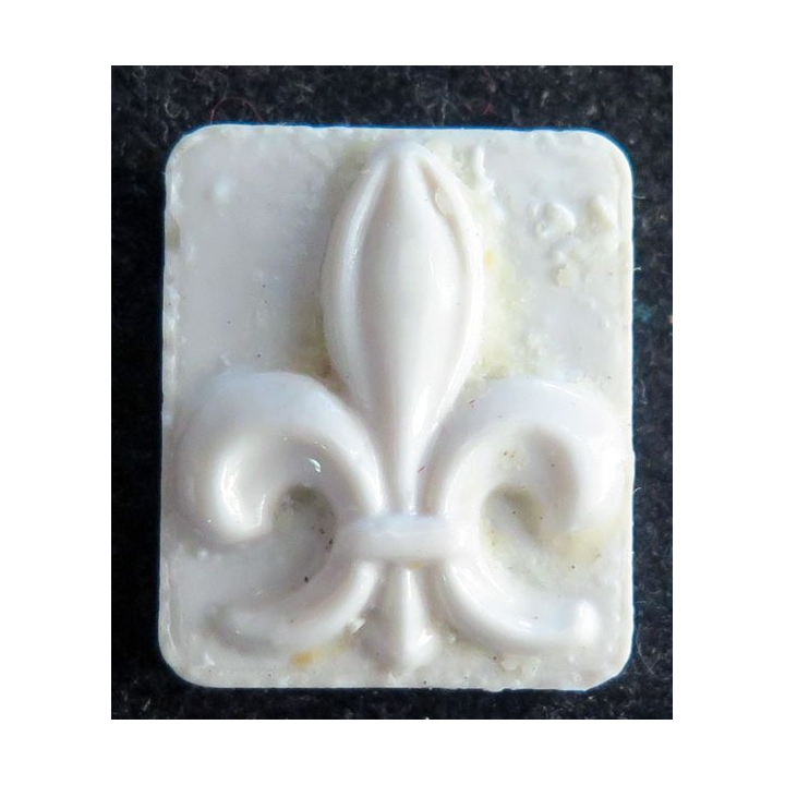 Fève Fleur de lys en porcelaine