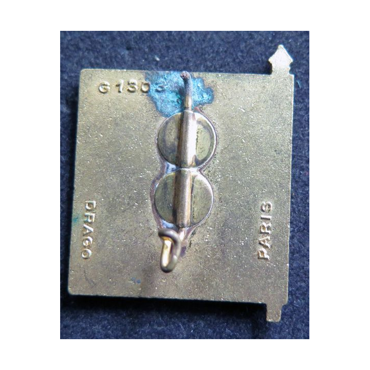 13° DI : Insigne métallique de la 13° division d’infanterie de fabrication Drago Paris G. 1303 en émail