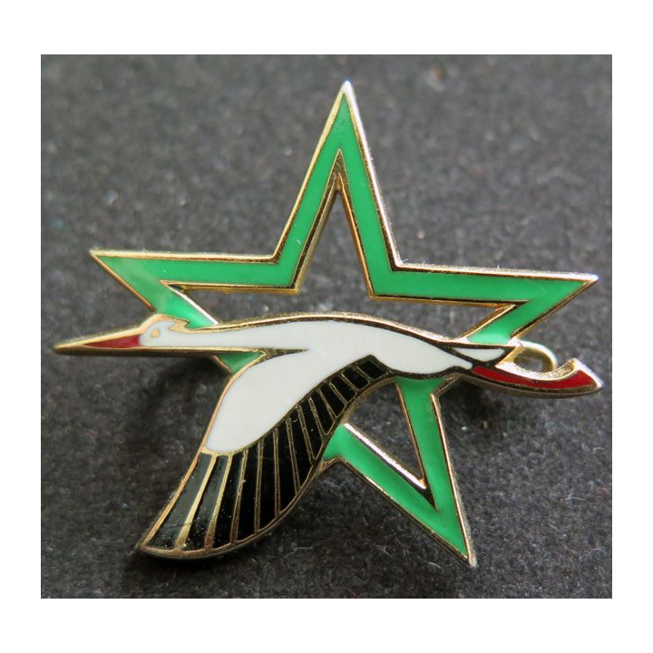 BE 705 : insigne métallique de la base école 705 de Tours de fabrication Drago Paris A. 852 