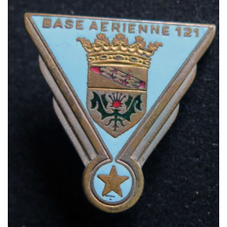 BA 121 : insigne métallique de la base aérienne 121 d'Essey les Nancy en émail de fabrication Drago A. 510