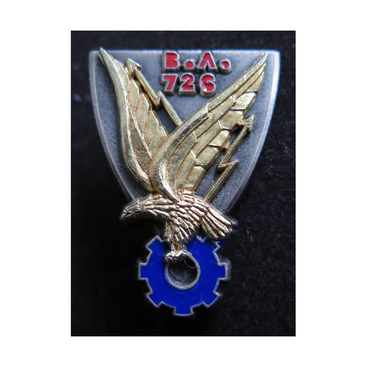 BA 726 : insigne métallique de la baseaérienne BA 726 de Nimes de fabrication Delsart Sens A. 591