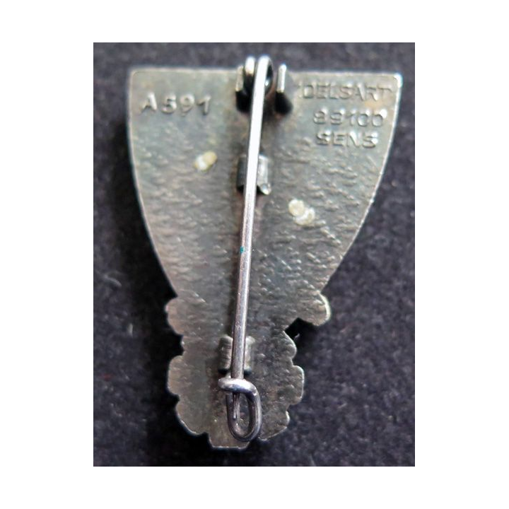 BA 726 : insigne métallique de la baseaérienne BA 726 de Nimes de fabrication Delsart Sens A. 591