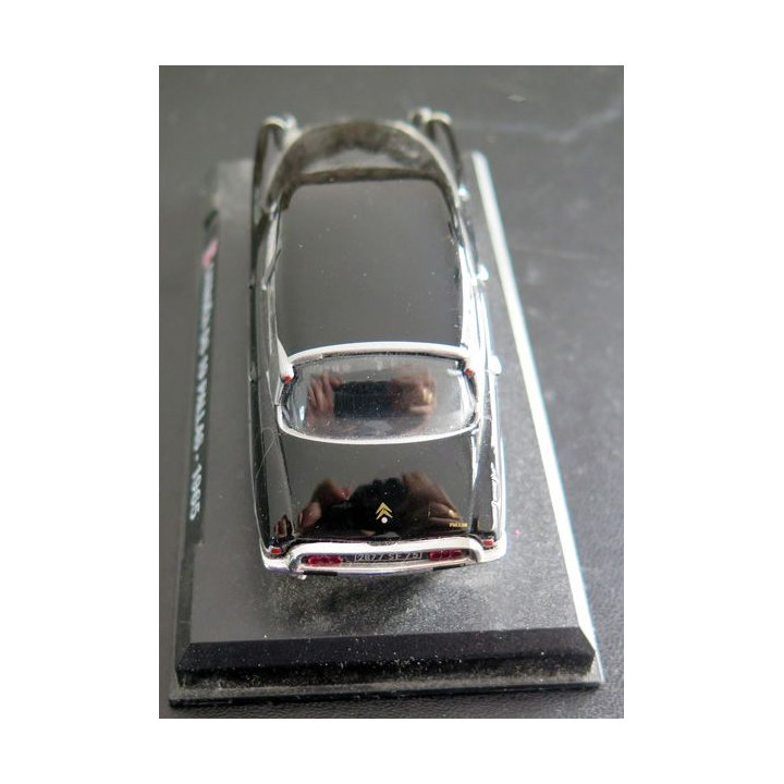 Voiture de collection Peugeot 404 Break brigade fluviale 1/43 éditions Atlas