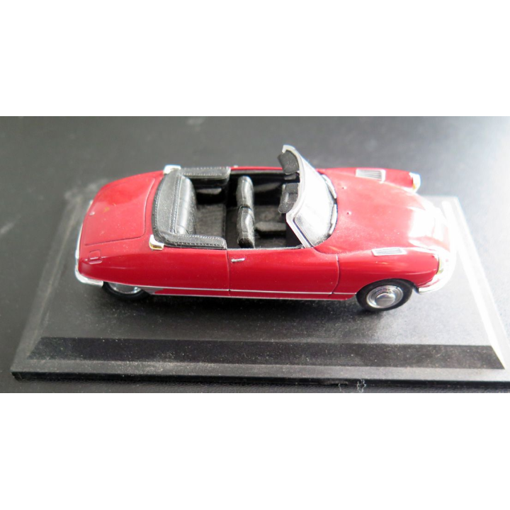 Voiture de collection Citroën DS 19 décapotable 1961 1/43°