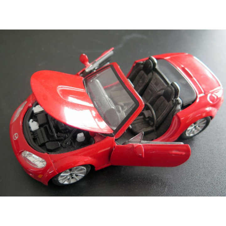 Voiture de collection Mazda MX-5 Burago 1/24°
