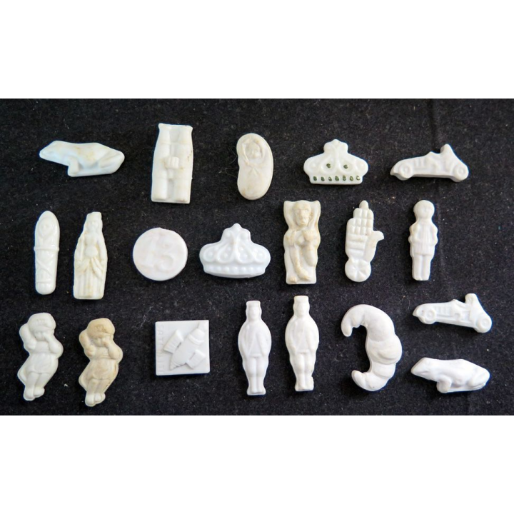 Lot de 20 Fèves diverses en céramique