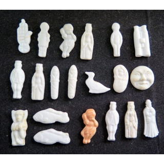 Lot de 20 Fèves diverses en céramique