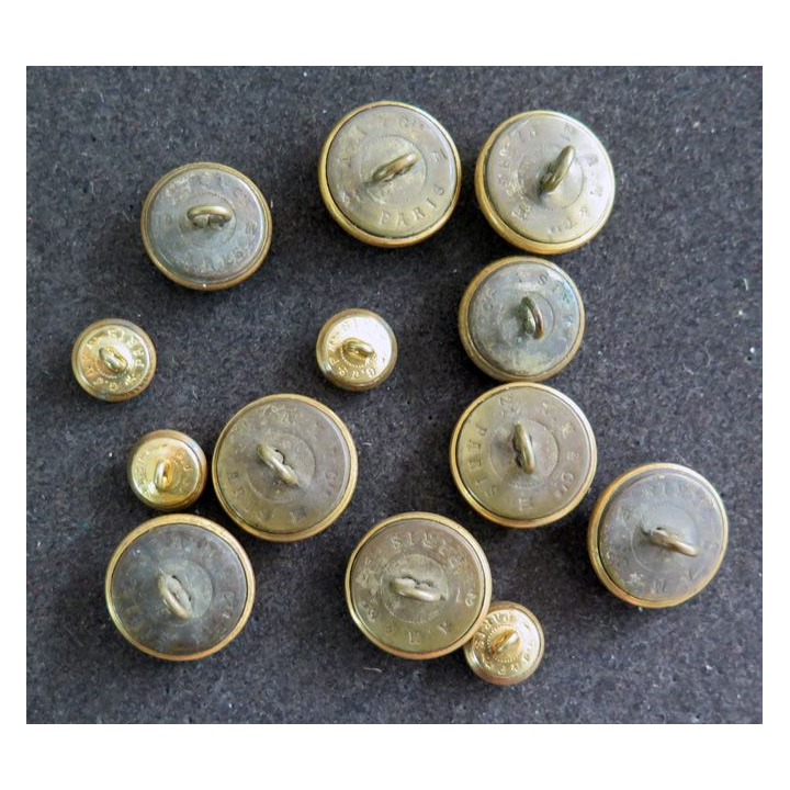 Lot de 13 boutons de la Marine Nationale 