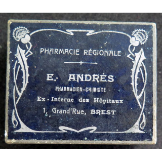Vieille boite de médicaments Pharmacie régionale E. Andrès Brest avec posologie intérieure